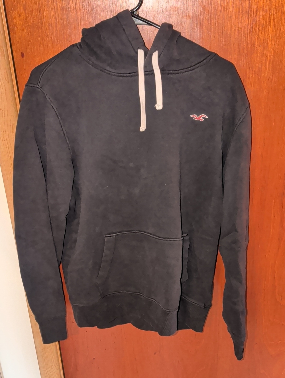 Hollister Men's Black Pullover Hoodie with Cream Drawstrings
